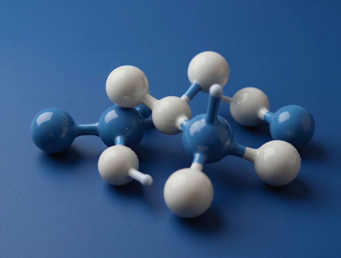 Vetenskaplig illustration av kemiska föreningar och molekylära strukturer visualiserade i tredimensionell form mot mörkblå bakgrund med glödande blåa och orangea atomer förbundna av bindningsstavar